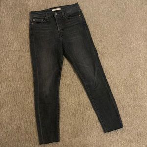 Levi’s Gray Raw Edge Wedgie Skinny Ankle Jean - Size 28